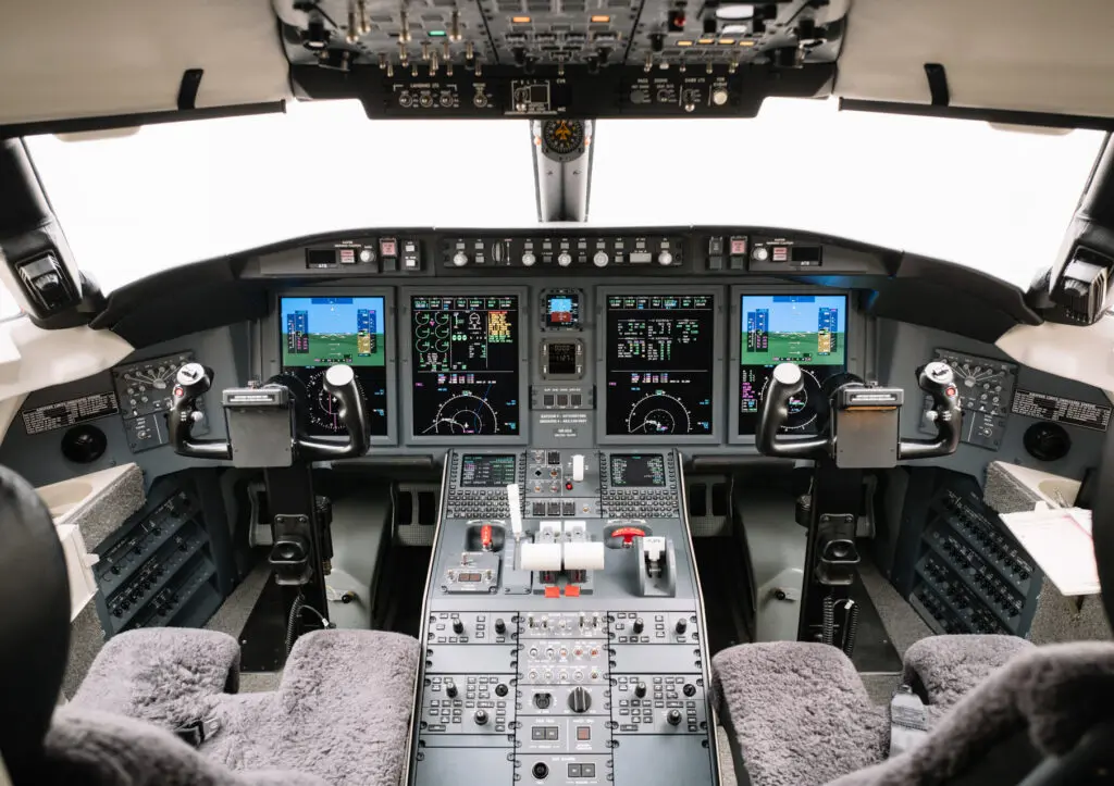 booking-private-jet-Challenger-650-1024x723