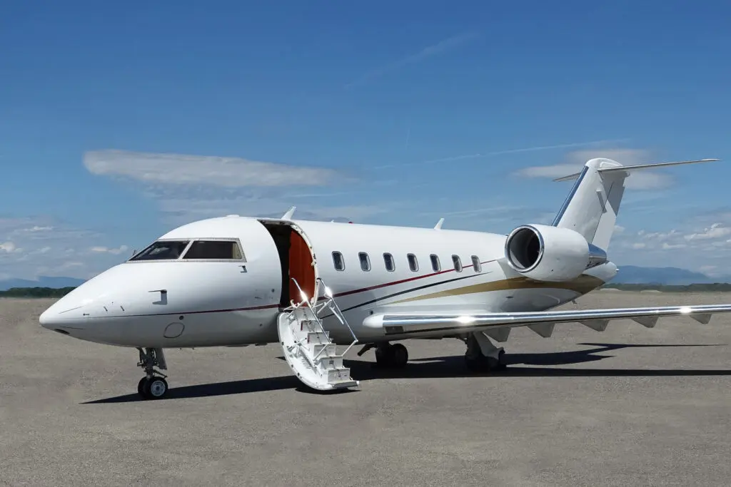 cover-jet-privato-prezzo-noleggio-Bombardier-Challenger-605-1024x683